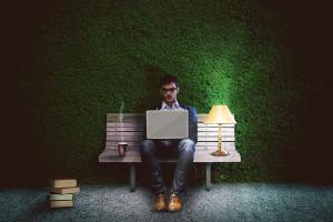 AI导致失业是假的？行业人士拿出证据：软件工程岗位三年来新高 配图