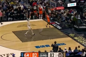 刷屏了！克里斯·邓恩饿虎扑食生断 反击一条龙轻松上空篮！ 配图