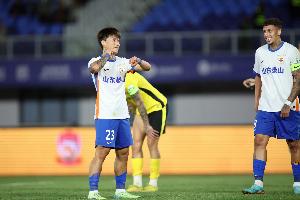 鲁媒：德转更新泰山球员号码，谢文能改穿7号、彭啸改穿3号 配图