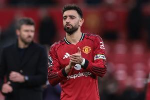 B费：拉克鲁瓦犯规后裁判立即告诉我是点球，他在判断是否给红牌 配图