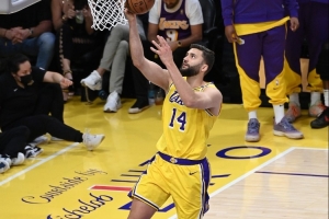 东契奇：克莱伯做了很多数据统计外的事情 我很享受和他并肩作战 配图