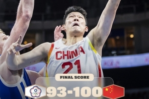 本场拿下15分6篮板!FIBA官方晒赛果海报 胡金秋上篮登上封面 配图