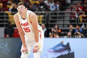 周琦：一旦我们比分落后很难有平稳心态 都想靠个人能力解决问题 配图