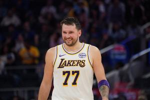 17中9得26分！沃西：东契奇是个数据机器 他的防守也相当不错 配图