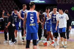 防守可以！刘铮飙中神奇三分 全场7中3拿到10分2板 配图