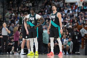 拓媒：球队的战绩在东部都进不了前十 进入附加赛也证明不了啥 配图