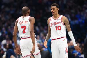 杜兰特：小贾巴里是我们的X因素 他能拉开空间投篮能抢板能盖帽 配图