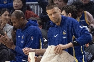 勇士解决了库明加的问题 却迎来更棘手之处:波津真的能打球吗? 配图