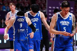 次节10分杀疯了!陈盈骏半场出战18分钟 7中5高效拿到12分2助攻 配图