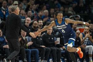 爱德华兹:海兰德一旦进一个球就可能爆发 这可能在季后赛发生 配图