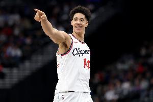 媒体人：尼德豪泽已是稳定轮换 身体确实好可以作为未来首发培养 配图