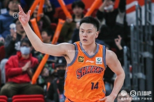 解说：这次窗口期我们强调外线投射&打得不错 李弘权国家队进晚了 配图