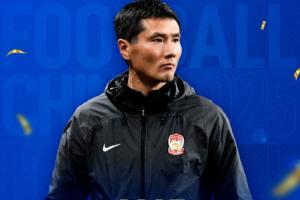 官方：45岁邵佳一获2025中国金帅奖，率领青岛西海岸获中超第9名 配图