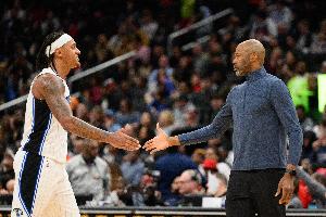 相互甩锅？班凯罗称球队中场不做调整 主教练暗指球员不够努力 配图