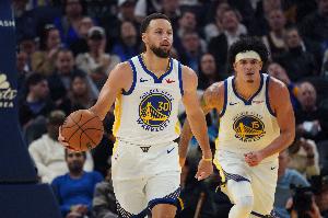 桑托斯：库里在场上能改变一切 给我们年轻人创造了更多自由 配图