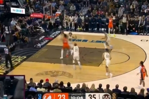 有正面贡献了！加兰弧顶击地助攻尼德豪泽上篮得分 配图