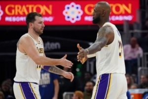 键盘侠|湖人一赢球论坛里一片死寂!美球迷:湖蜜和勇蜜一样魔怔 配图