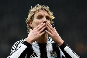 邮报：沃尔特马德预计会留在纽卡不会去拜仁，他短期内踢8号位 配图