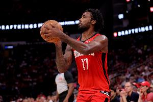 情绪不稳定！伊森连续推人累计两T被驱逐 全场拿9分6板2助1帽 配图