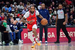 今天铁到家了!小德里克·琼斯内外线打铁 12投仅2中&三分4中0 配图