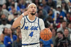 萨格斯:我是跟随杰旺·卡特脚步剃了光头 这是新的转变新的开始 配图