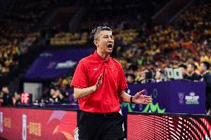 鲁媒：连续2场输不起的比赛&连续2场逆转 第四节看得心潮澎湃 配图