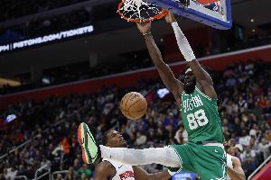 得分生涯新高！科塔翻江倒海14中10砍27分17板3帽 其中10前板 配图