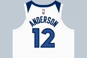 李凯尔在森林狼身披三个不同球衣号码征战 队史第一人！ 配图