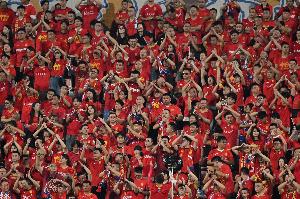 足球报：新赛季中超球市值得期待，铜梁龙有望带来4万+场均上座 配图