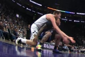 这谁顶得住啊！基昂特·乔治被260斤的约基奇压在身上 表情狰狞！ 配图