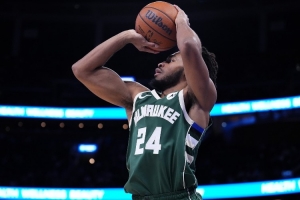 尼克·杨：字母回归后托马斯就要站底角了 科比复出后我也一样 配图