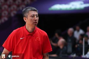 媒体人：中国男篮赢在侧翼和高度 有优势就要用&最怕扬短避长 配图