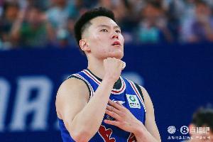 媒体人:履行完战士的义务之后 李弘权终于有时间陪妻子和孩子了 配图