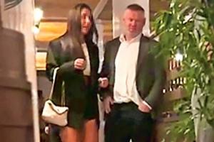 不愧是你…太阳报：鲁尼与两名女子喝酒狂欢到凌晨，喝得醉醺醺的 配图