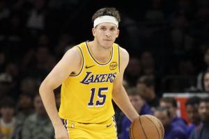 三节打卡很轻松！里夫斯11中7得18分1板3助 正负值+22 配图