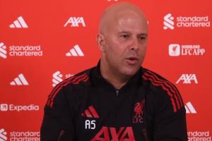 斯洛特：当时心想拉克鲁瓦肯定不会染红 因为格伊拉萨拉赫也没有 配图