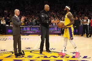 若去掉所有生涯低于20分比赛 詹姆斯仍会是NBA历史得分王 配图