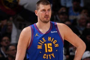 今天要杀红眼？约基奇打满首节 7中5高效砍下13分4助攻 配图