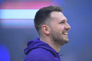 才27岁!东契奇生涯345次单场砍下25+ 升至历史控卫榜第5位 配图