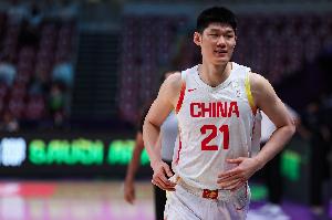 自罚自抢定胜局！胡金秋8中4贡献15分6板 罚球8中7 配图