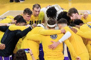 又见全员湖!湖人明日对阵鹈鹕伤病报告:无人受伤 全员健康 配图