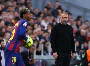 每体:亚马尔和加维训练迟到,弗里克很不高兴并指手表表示不满 配图