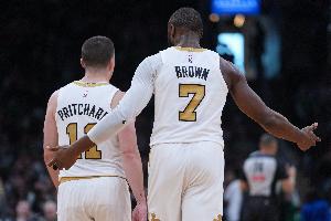 杰伦·布朗:本场是团队胜利 每个人各司其职 球队就会更有威胁 配图