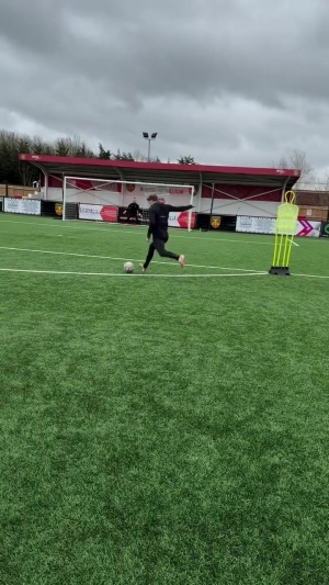 8800万镑引进!被禁赛超1年的穆德里克,晒出在半职业队训练视频 配图