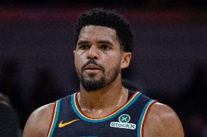 稳定军心!托拜亚斯·哈里斯18投10中 拿下23分7板1助2断1帽 配图