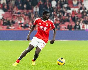 德天空:拜仁关注本菲卡17岁后卫班贾奎,作为吉瓦罗·雷德的替代 配图