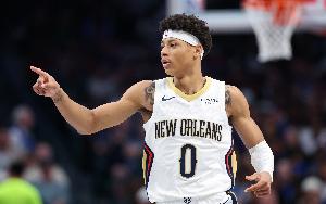 替补火力点!新秀费尔斯半场8中6高效拿下17分 首节独得12分 配图