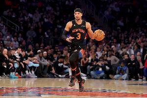 哈特:文班天赋高 我们也有很多防守好的球员 防守是我们立身之本 配图