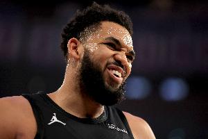 两双到手！唐斯9中5拿到12分14板 正负值+7 配图