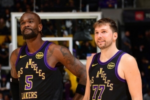 弗莱：艾顿干啥都是半吊子 湖人有詹东里在凭啥把球给他打啊？ 配图